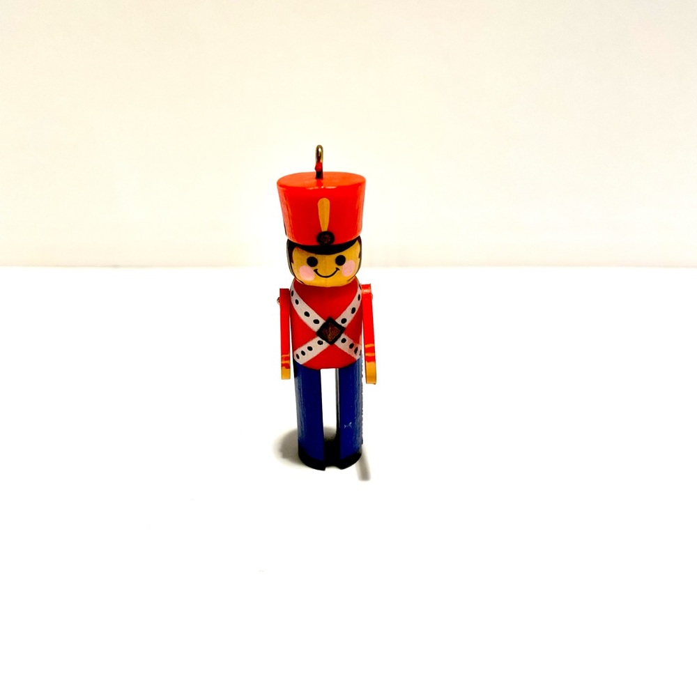 Vintage 1980 Hallmark Keepsake Ornament
Clothespin Soldier
QX134-1